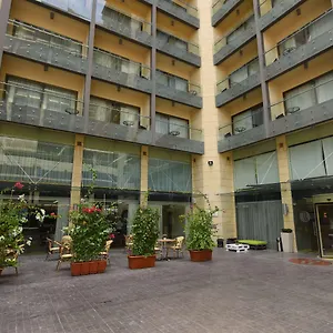 Ramada By Wyndham Downtown Отель